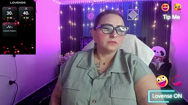 Ivonnee   online show from April 11, 2026, 3:44 am