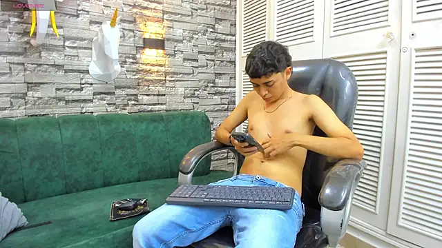 DamiBright online show from November 4, 2025, 5:34 pm