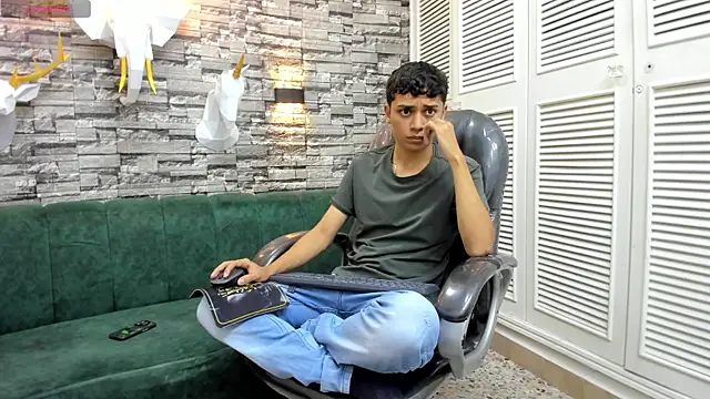 DamiBright online show from November 24, 2025, 5:34 pm