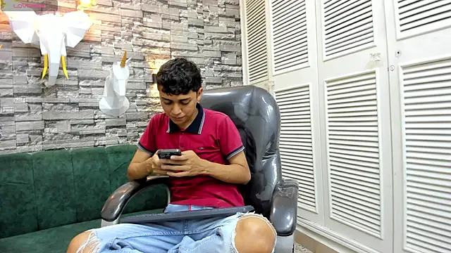 DamiBright online show from November 25, 2025, 5:35 pm