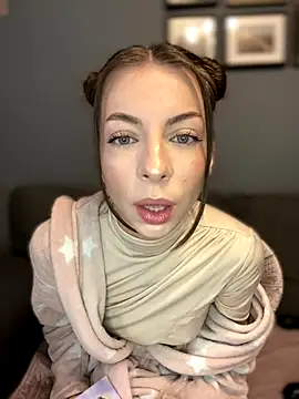 Mia Ethan online show from December 4, 2024, 10:35 am