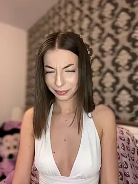 Mia Ethan online show from December 8, 2024, 12:30 pm