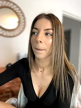 Mia Ethan online show from October 28, 2025, 9:13 am