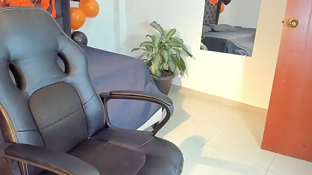  maria foxx  online show from October 15, 2025, 7:36 pm