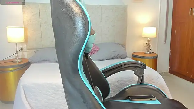  maria foxx  online show from December 5, 2025, 6:26 pm