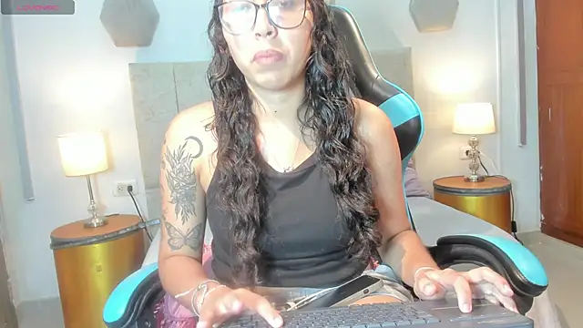  maria foxx  online show from December 15, 2025, 5:50 pm