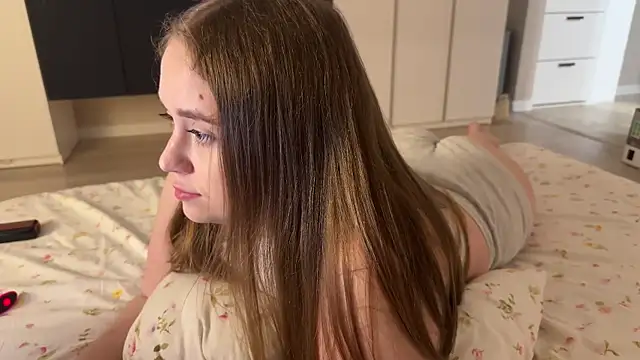 endlesssoffi online show from April 18, 2026, 7:29 pm