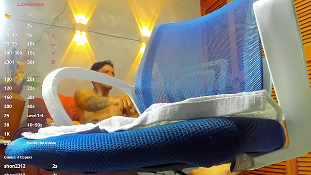 Snapshot of Dylanstonne chatting on December 1, 2024, 11:25 pm Dylanstonne online show from December 1, 2024, 11:25 pm