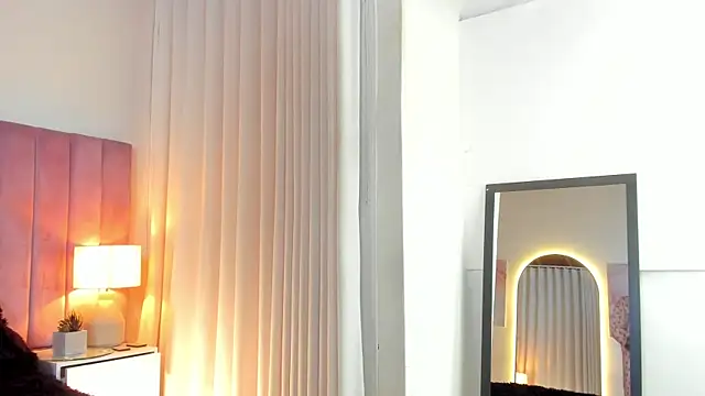 Aleja arango1 online show from February 11, 2025, 6:55 pm