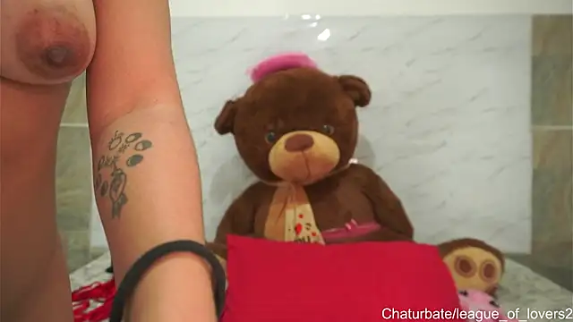 LeagueOfLovers online show from December 3, 2024, 3:30 am