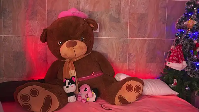 LeagueOfLovers online show from December 23, 2024, 12:03 am