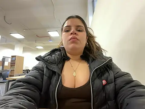 kittygatita48 online show from June 19, 2026, 3:05 pm
