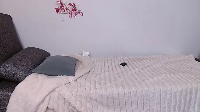 bellaa love  online show from March 24, 2026, 12:15 am