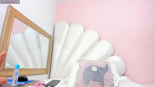 Snapshot of Ally_Parkeer_ chatting on January 15, 2025, 6:29 pm Ally Parkeer online show from January 15, 2025, 6:29 pm