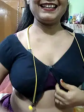 yoursweety09 online show from July 4, 2026, 2:12 pm
