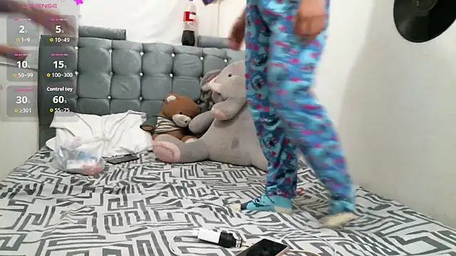 pamelaykamila online show from November 30, 2025, 4:27 am