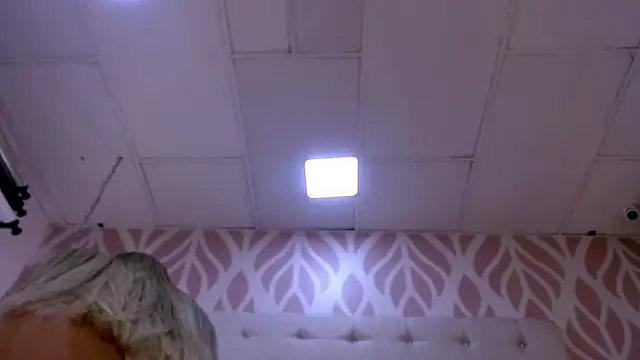 Snapshot of SashaDurante chatting on May 27, 2026, 12:35 pm SashaDurante online show from May 27, 2026, 12:35 pm