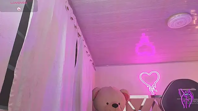 Laylafoxy tay online show from December 22, 2025, 3:25 am