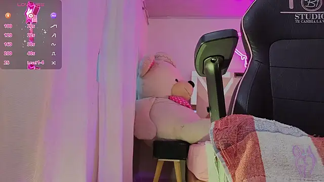 Laylafoxy tay online show from February 4, 2026, 11:38 am