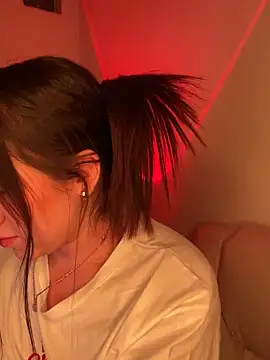 Im Valen Cute online show from December 3, 2025, 4:20 am