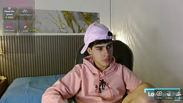 Dyla n18 online show from November 15, 2025, 7:32 pm