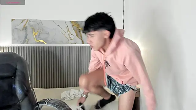 Dyla n18 online show from April 8, 2026, 8:31 pm