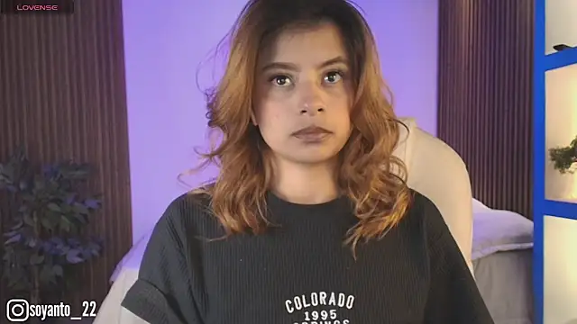 Snapshot of Antonella_Torres2 chatting on December 17, 2025, 3:23 am Antonella Torres2 online show from December 17, 2025, 3:23 am