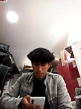 Snapshot of alexander32r chatting on September 24, 2025, 4:54 pm alexander32r online show from September 24, 2025, 4:54 pm