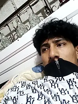 Snapshot of alexander32r chatting on October 13, 2025, 4:23 am alexander32r online show from October 13, 2025, 4:23 am