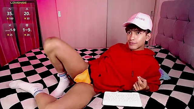 teobowny  online show from January 7, 2025, 5:31 pm