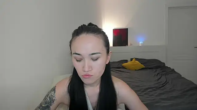 aenie online show from October 29, 2025, 12:51 pm