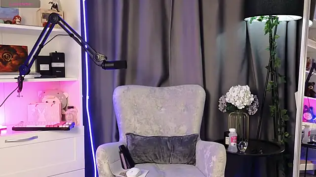 Anal Girl  online show from May 21, 2026, 6:15 pm