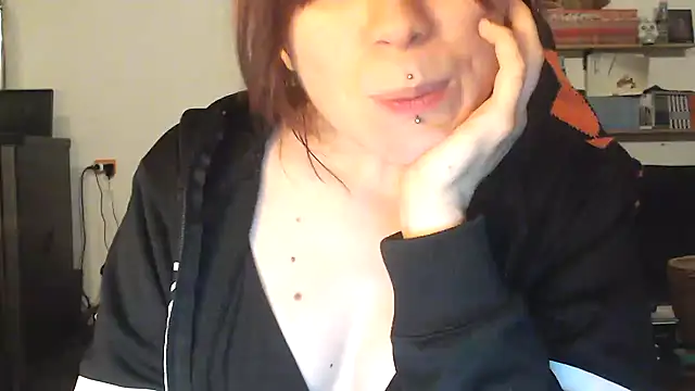 Snapshot of complicata_mente chatting on December 28, 2024, 9:19 pm complicata mente online show from December 28, 2024, 9:19 pm