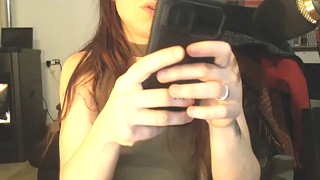 Snapshot of complicata_mente chatting on March 19, 2025, 6:01 pm complicata mente online show from March 19, 2025, 6:01 pm