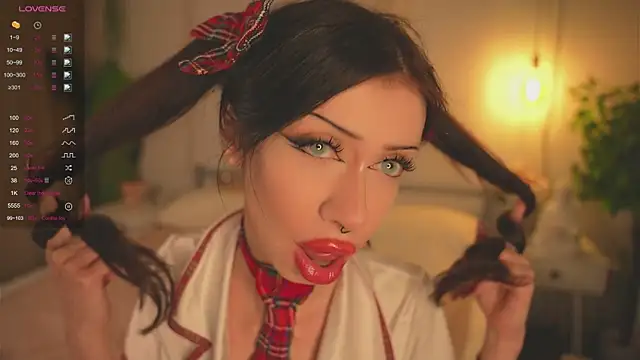 Snapshot of Devilsss_toy chatting on October 5, 2025, 3:54 pm Devilsss toy online show from October 5, 2025, 3:54 pm