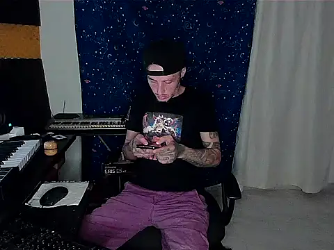 patrik tattoo  online show from December 30, 2024, 2:09 am