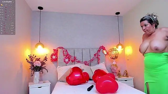 Snapshot of tutu_milf chatting on February 17, 2025, 7:10 pm tutu milf online show from February 17, 2025, 7:10 pm