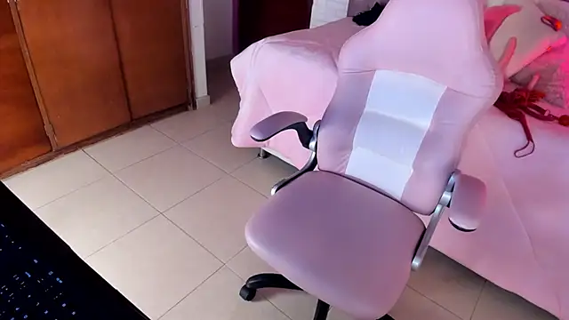 Kitty Pam online show from January 5, 2026, 8:12 pm