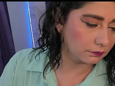 Snapshot of alinabozz1 chatting on July 18, 2026, 3:54 am alinabozz1 online show from July 18, 2026, 3:54 am