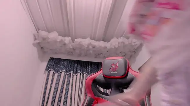 Lauu G online show from September 15, 2025, 9:20 am