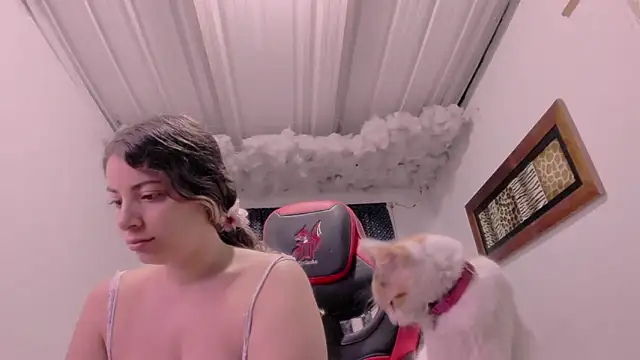 Lauu G online show from September 29, 2025, 9:14 am