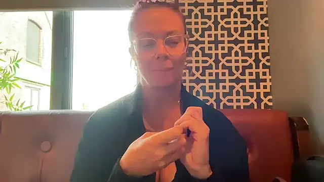 MelodyRoseUk online show from November 5, 2025, 11:32 am