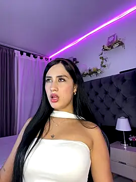 Amiirra  online show from November 11, 2025, 4:01 am