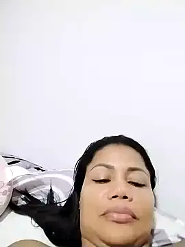 Snapshot of KarenGuzman_ chatting on January 4, 2025, 3:07 am KarenGuzman online show from January 4, 2025, 3:07 am