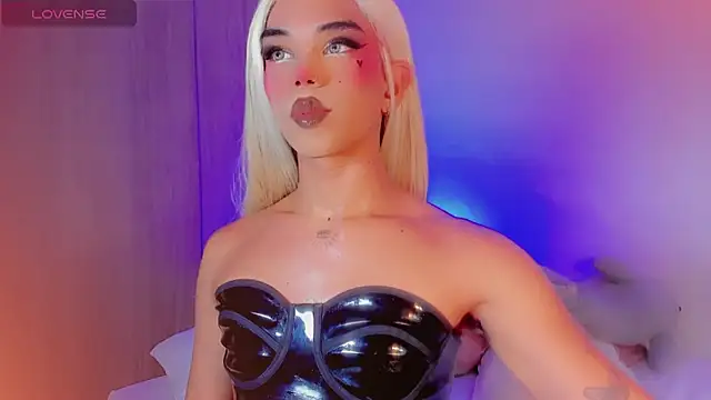 DanniLee  online show from March 13, 2026, 7:09 pm