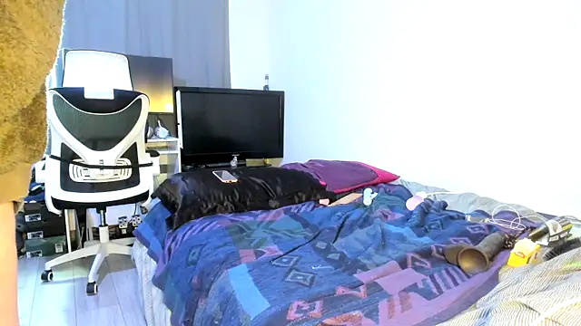 ENGLISHEMILY 69 online show from January 31, 2025, 11:56 am