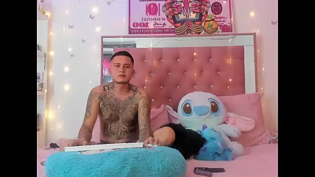 Snapshot of tamy_ian chatting on March 21, 2025, 9:45 pm tamy ian online show from March 21, 2025, 9:45 pm