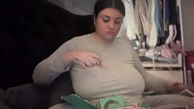 curvybabesx1 online show from October 12, 2025, 2:49 pm