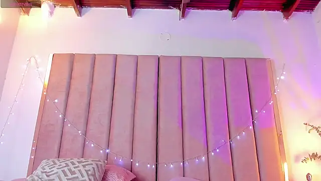 VICTORIA RASH online show from January 22, 2025, 10:05 pm