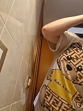 perla97 online show from February 18, 2025, 8:47 pm